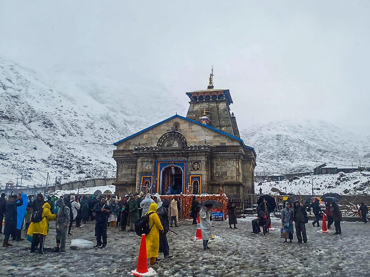क्या चारधाम यात्रा में भीड़ घटाई जानी चाहिए